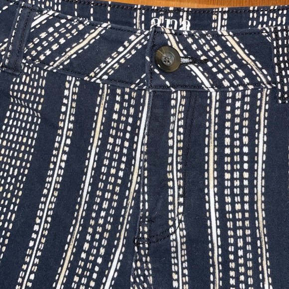 •A.N.A•A NEW APPROACH BLACK/WHITE/OFF WHITE PATTERNED TWILL SHORTS SIZE 2 - Picture 5 of 7